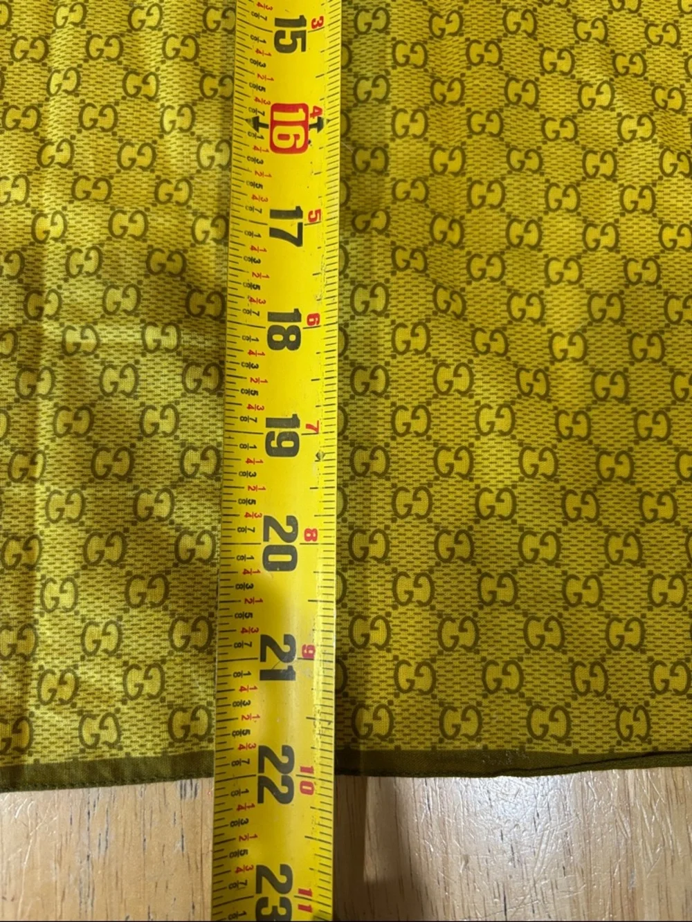 Authentic Gucci Olive Yellow Monogram Cotton Scarf 22”x22” - Picture 4 of 7